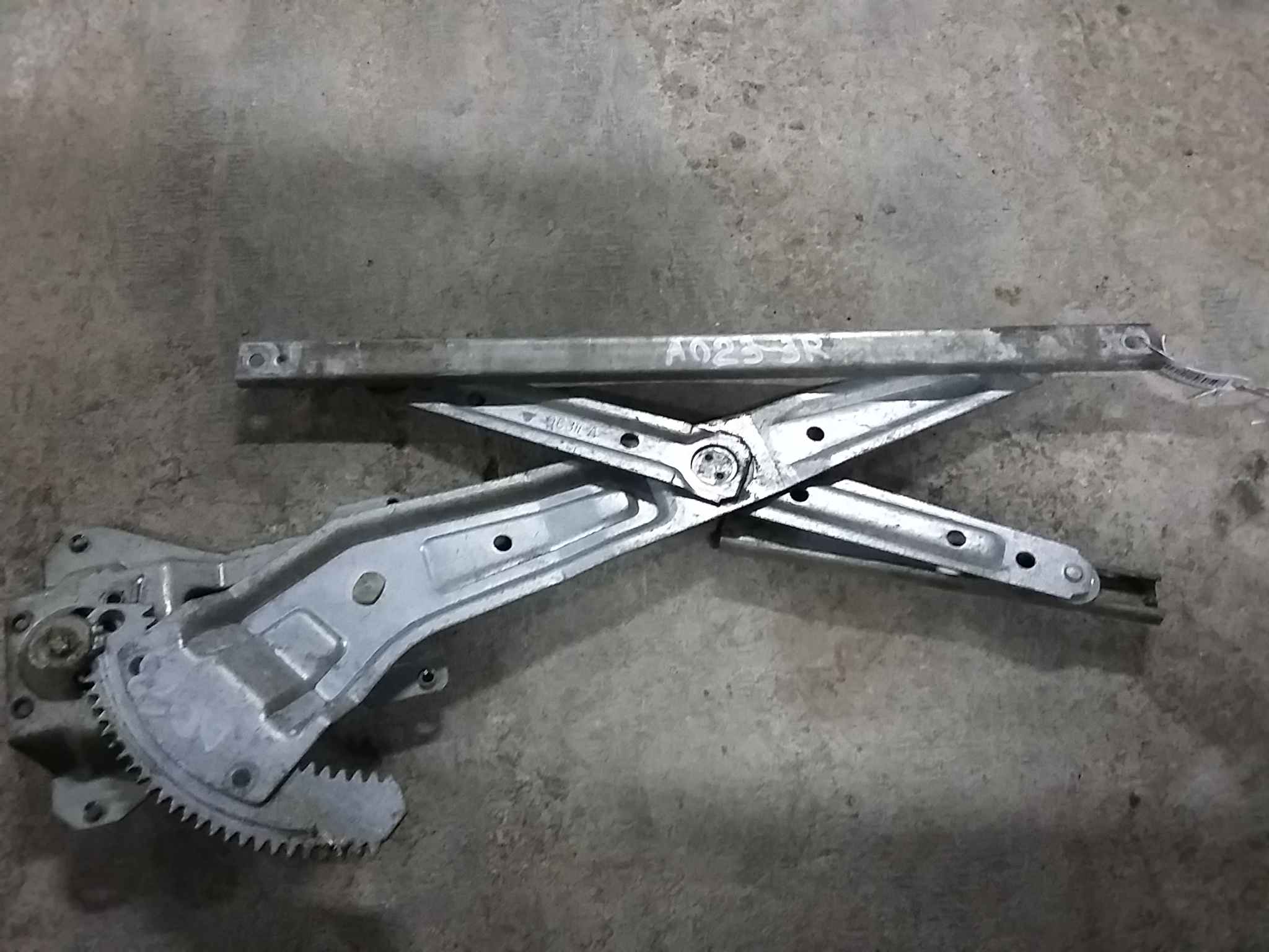 Стеклоподъемник задний правый NISSAN Serena C23 1991-2002